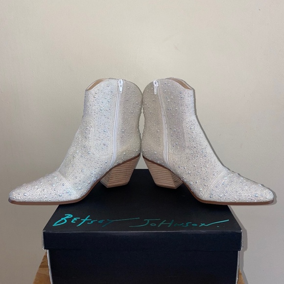 NIB NWT Betsey Johnson Pearl Studded Emory Low Boots - Picture 5 of 14